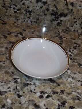 SHEFFIELD JAPAN 1985 REGENCY GOLD PORCELAIN 9-1/4" VEGETABLE SERVING BOWL